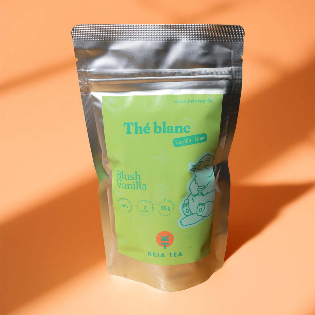Sachet de thé blanc bio Blush Vanilla de Keia Tea, infusion à la vanille et à la rose, produit suisse en vrac.